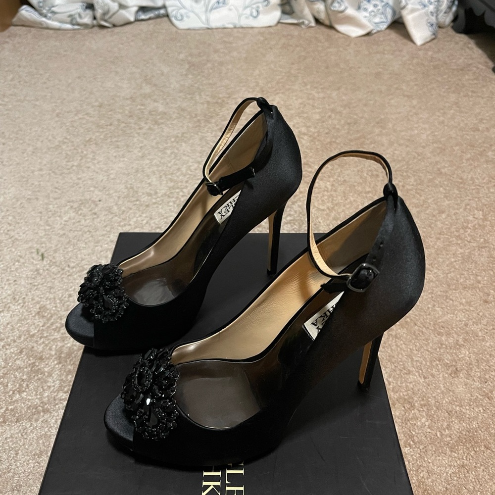 Badgley Mischka Satin Ankle Strap Dress Shoe size 6.5 - Black - Picture 4 of 6